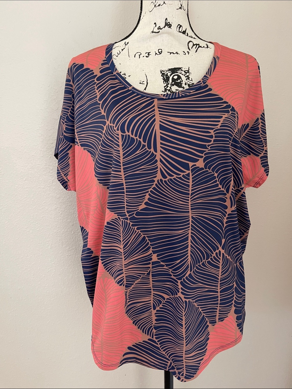 NWT Manuhealii Kaimalino Top He ʻAʻaliʻi Coral Bae S